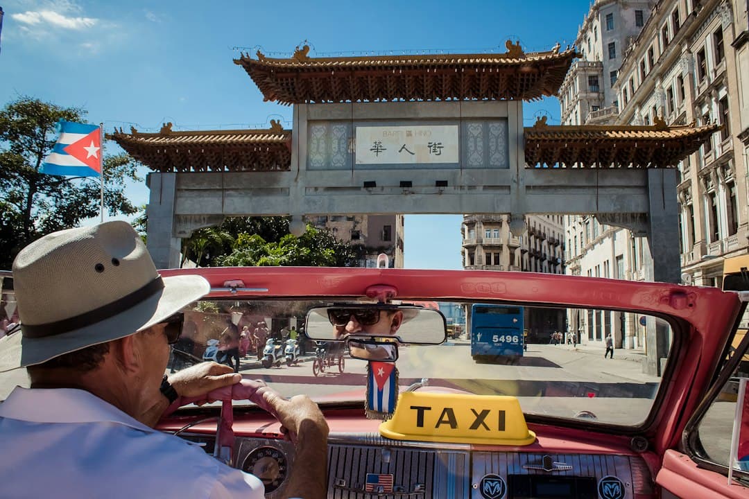 Cuba sigue apostando al turismo mientras la economía local colapsa