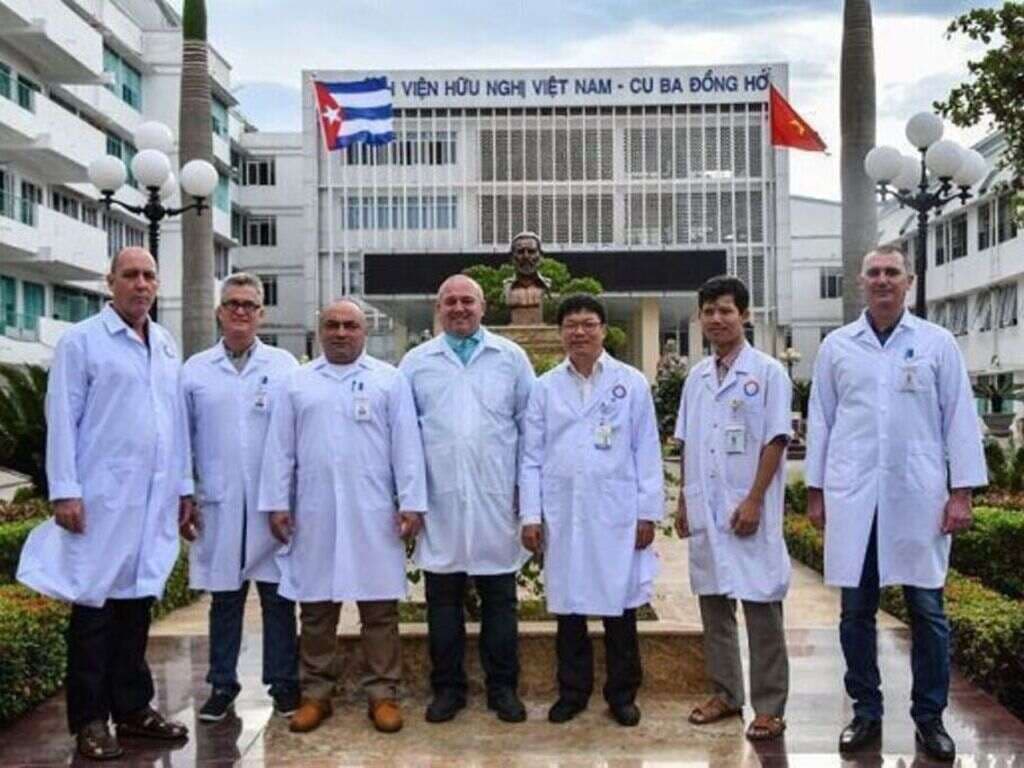 Cuba exporta "experiencia médica" a Vietnam mientras su sistema de salud colapsa