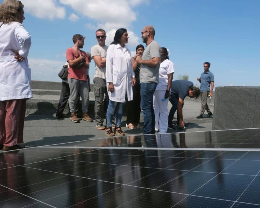 Open Arms entrega donativo a hospitales habaneros.