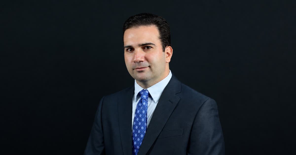 Daniel Pedreira recibe el Premio a la Excelencia de FIU por su libro sobre desaparecidos del castrismo