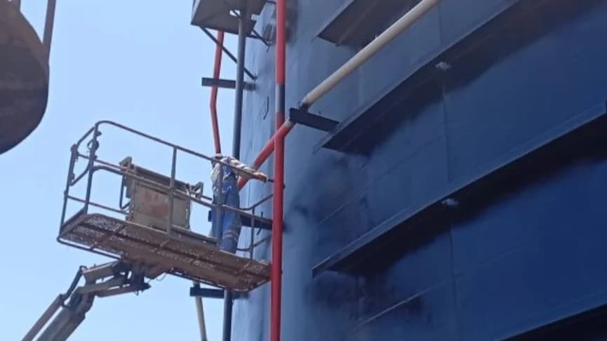 Obras en un depósito de la Base de Supertanqueros de Matanzas.