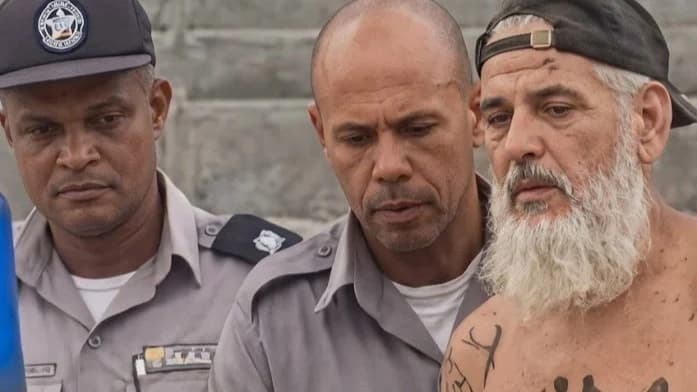 Pastor cubano detenido tras protestar frente al Capitolio con mensaje contra la dictadura