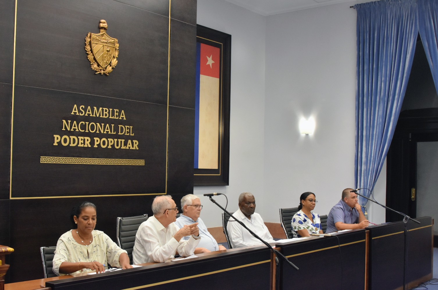 Diputados del régimen analizan leyes laborales y administrativas sin abordar crisis social en Cuba