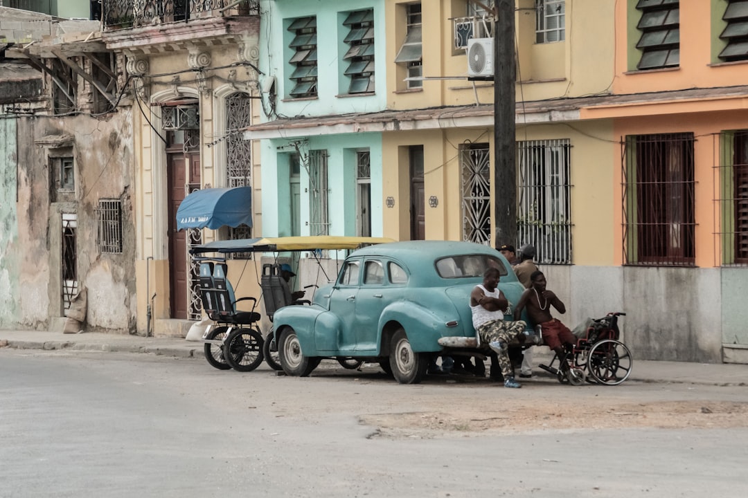 Cuba exporta experiencia médica a Vietnam mientras su sistema colapsa