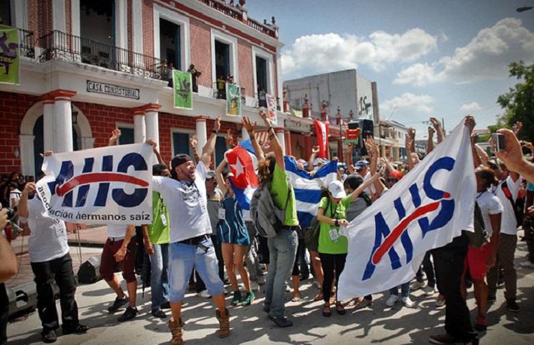 Tradicional desfile inaugura las Romerías de Mayo en Holguín