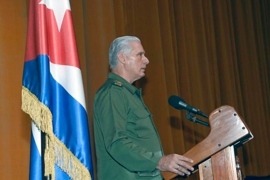 Díaz-Canel visita instituto del MININT mientras la población sufre carencias básicas