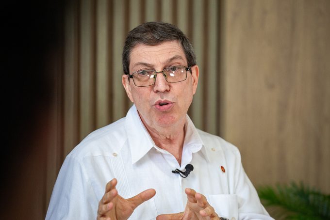 Bruno Rodríguez expone la hipocresía estadounidense sobre la crisis energética en Cuba