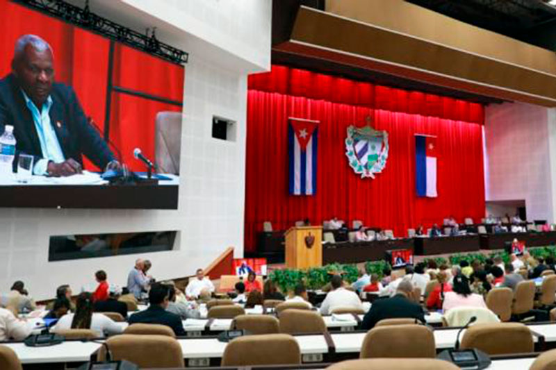 Parlamento cubano discute leyes clave mientras la crisis se agudiza
