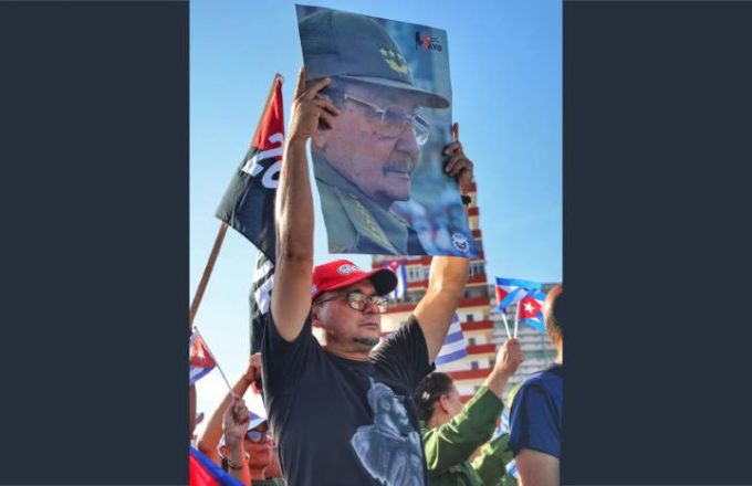 Díaz-Canel exalta a Raúl Castro como símbolo de resistencia ante el "ataque" estadounidense