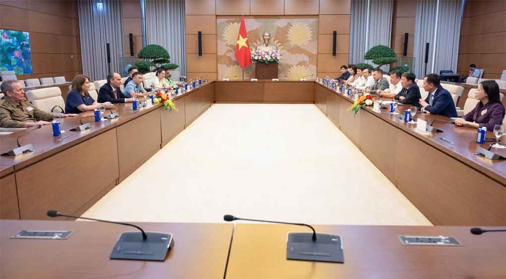 Vietnam promete apoyo incondicional a Cuba en foros internacionales mientras la crisis persiste en la isla