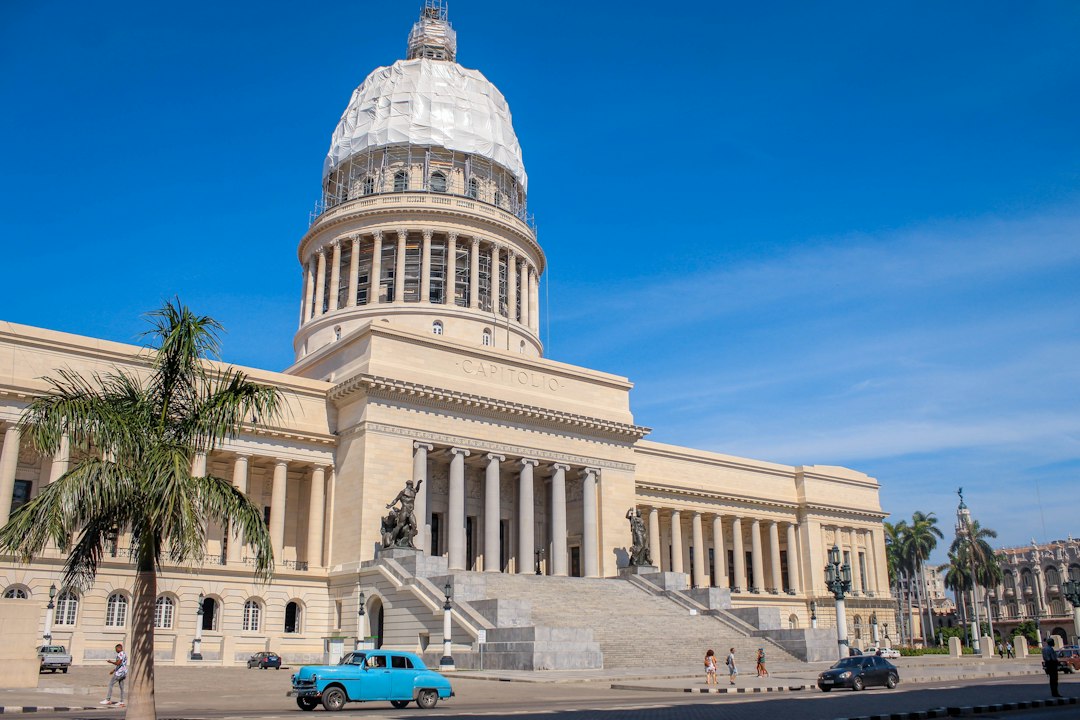 Pastor cubano desafía al régimen: "¡Váyanse ya!" con protesta en el Capitolio