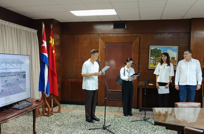 China dona 5,000 sistemas fotovoltaicos: energía a cambio de influencia en Cuba