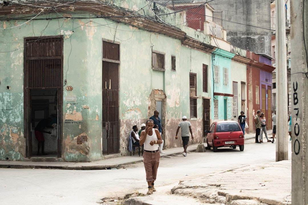 Apagones persisten en Cuba a pesar del "restablecimiento" eléctrico