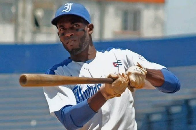 Industriales frena mala racha y vence a Artemisa 10-5 en Liga Élite