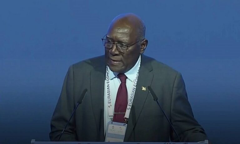 Valdés Mesa busca aliados en el V Foro Euroasiático mientras Cuba enfrenta crisis económica