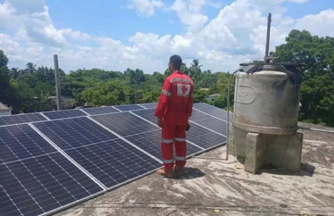 Cruz Roja entrega sistemas fotovoltaicos a centros de salud en Granma