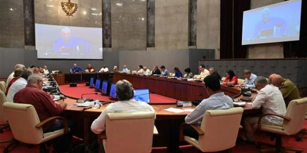Régimen cubano establece el INAEE para controlar empresas estatales