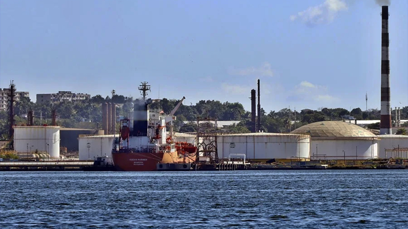 México planea reanudar envíos de petróleo a Cuba a través de empresas privadas