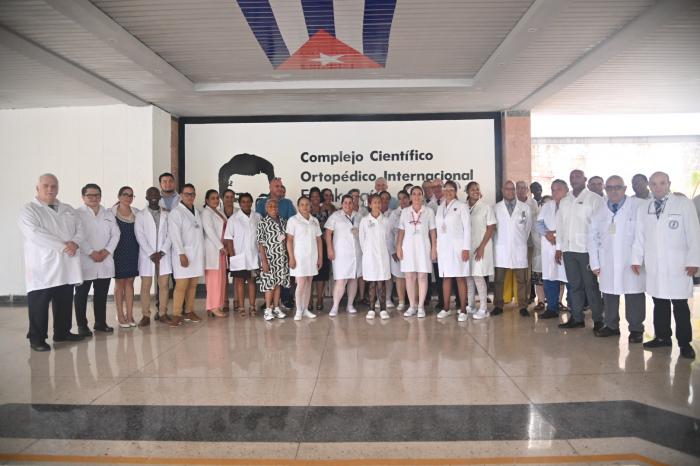 Díaz-Canel visita el centro ortopédico Frank País para evaluar su transformación digital