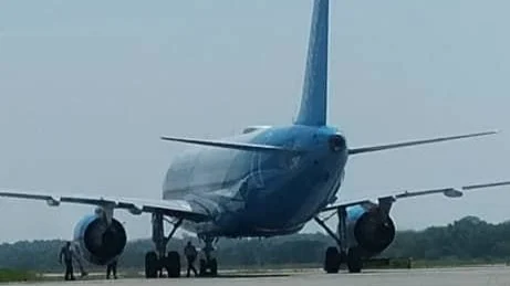 Llegada del vuelo de deportación a La Habana.