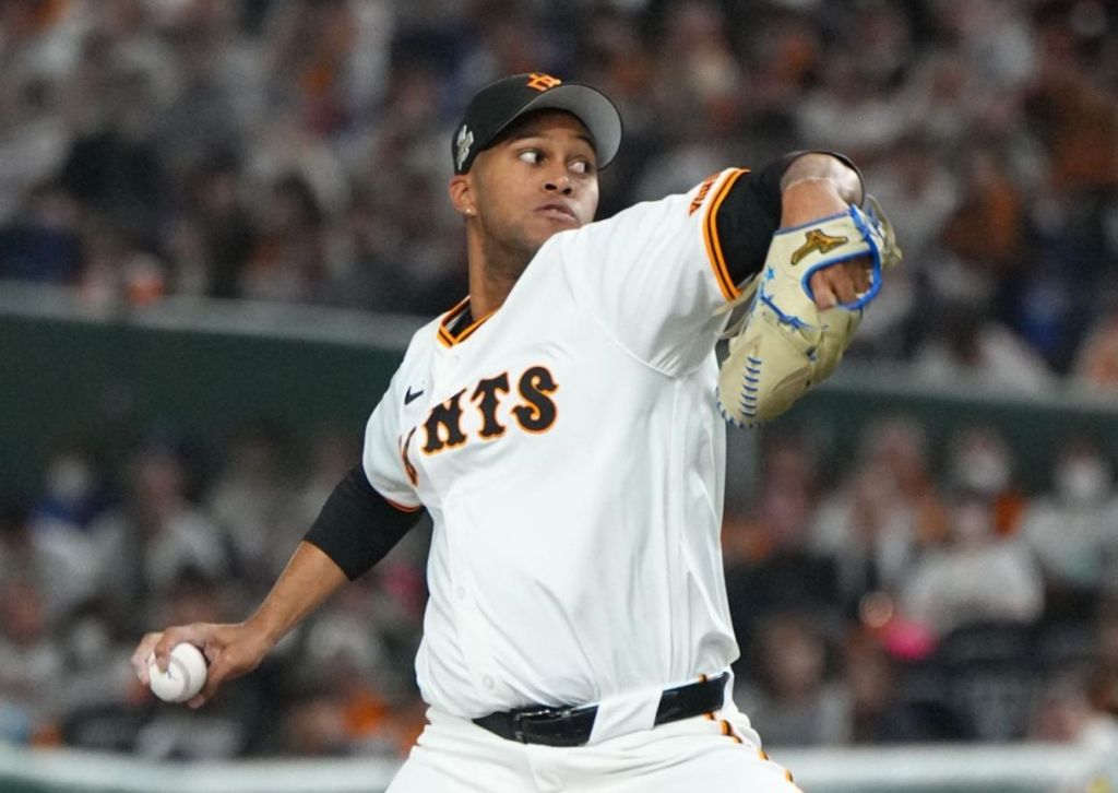 Raidel Martínez alcanza 23 salvamentos en la NPB y lidera la Liga Central