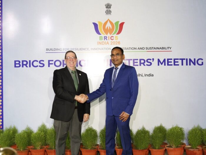 Canciller de Cuba llega a India para reunión Brics