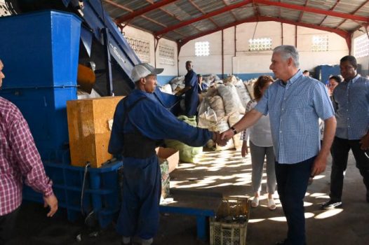Díaz-Canel promueve reciclaje mientras La Habana se ahoga en basura