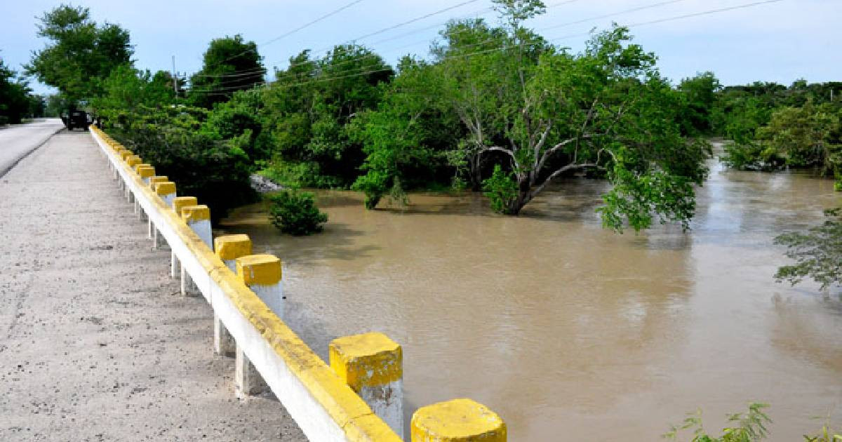Puente sobre el río Salado cerrado: seis meses de olvido tras el huracán Melissa