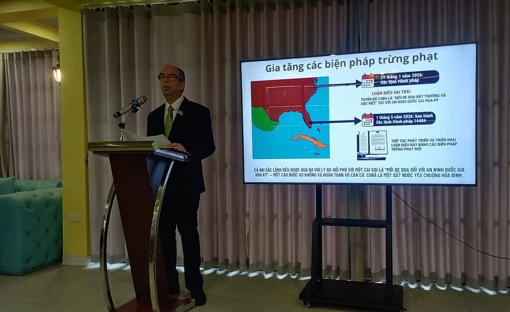 Embajador cubano en Vietnam acusa a EE.UU. de agresión "multidimensional