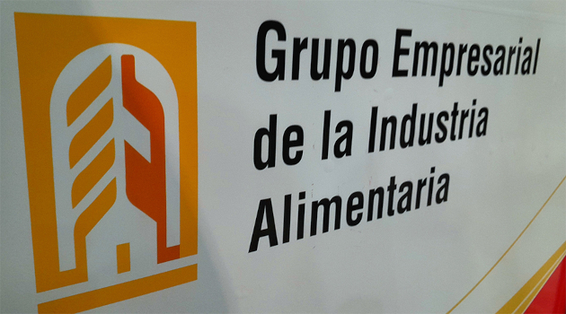Impactos del bloqueo en la industria alimentaria cubana analizados en Mesa Redonda