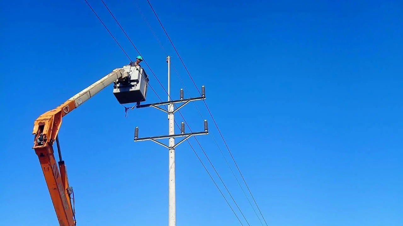 Liniero muere en accidente laboral mientras construía línea del Parque Solar en Cienfuegos
