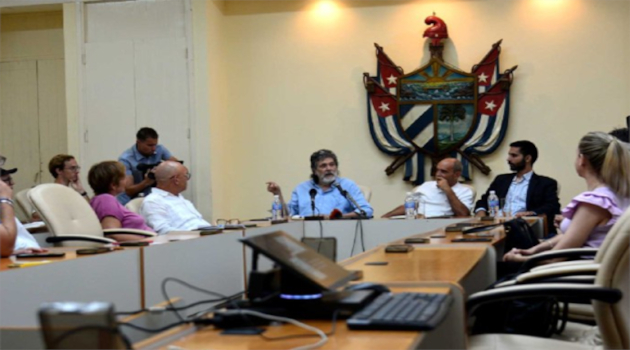 Cultura y Revolución: propaganda del régimen en taller de la UH