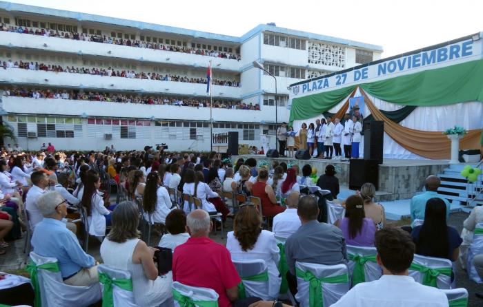 Más de 780 nuevos médicos se gradúan en Pinar del Río, mientras la salud enfrenta crisis
