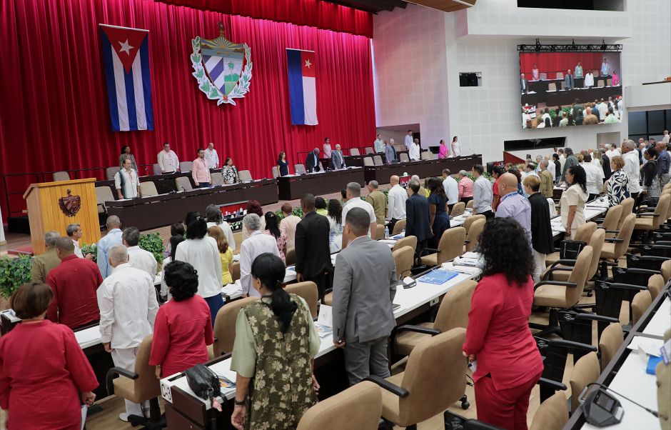 El régimen cubano presenta agenda legislativa, pero oculta la crisis económica profunda