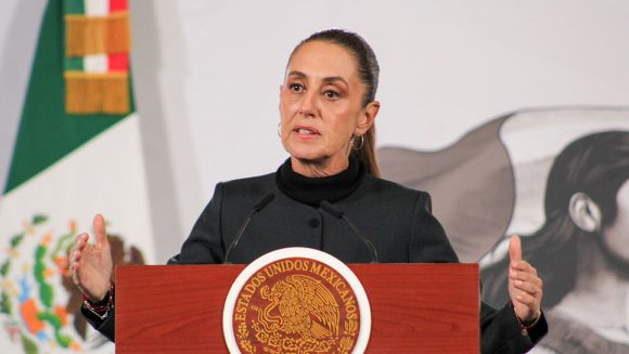 Sheinbaum envía ayuda a Cuba, cuestionan destino final de los recursos