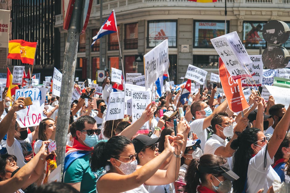 Concentración en Madrid: activistas denuncian el embargo energético contra Cuba