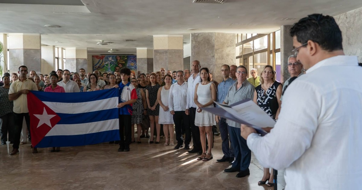 Régimen cubano recibe con "orgullo" a diplomáticos dominicanos expulsados