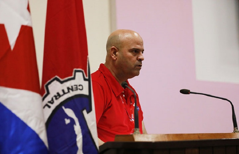 Trabajadores cubanos claman por diálogo sindical mientras el régimen controla la agenda