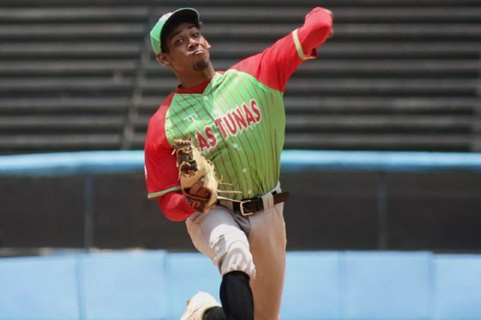 Industriales logra su victoria número 20 en la Liga Élite de Béisbol tras vencer 9-8 a Mayabeque