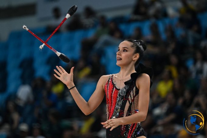 Isabella Rojas avanza a finales de aro y pelota en JCC 2026