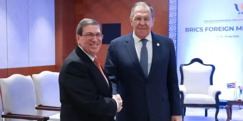 Rusia ofrece respaldo a Cuba: una balanza de intereses en juego