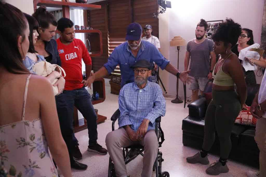 Calle 232, el nuevo filme de Rudy Mora, explora el valor de las personas cuidadoras en Cuba