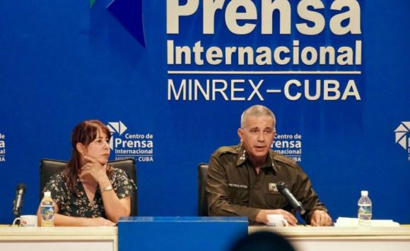 Régimen cubano actualiza leyes migratorias en búsqueda de control y orden interno
