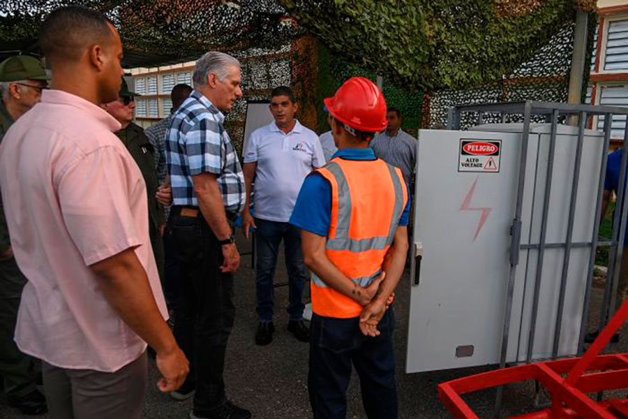 Díaz-Canel promueve "soluciones" energéticas mientras el país sigue a oscuras