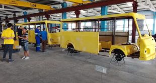 Sancti Spíritus produce 50 nuevos Ecomóviles mientras la escasez de transporte persiste en Cuba