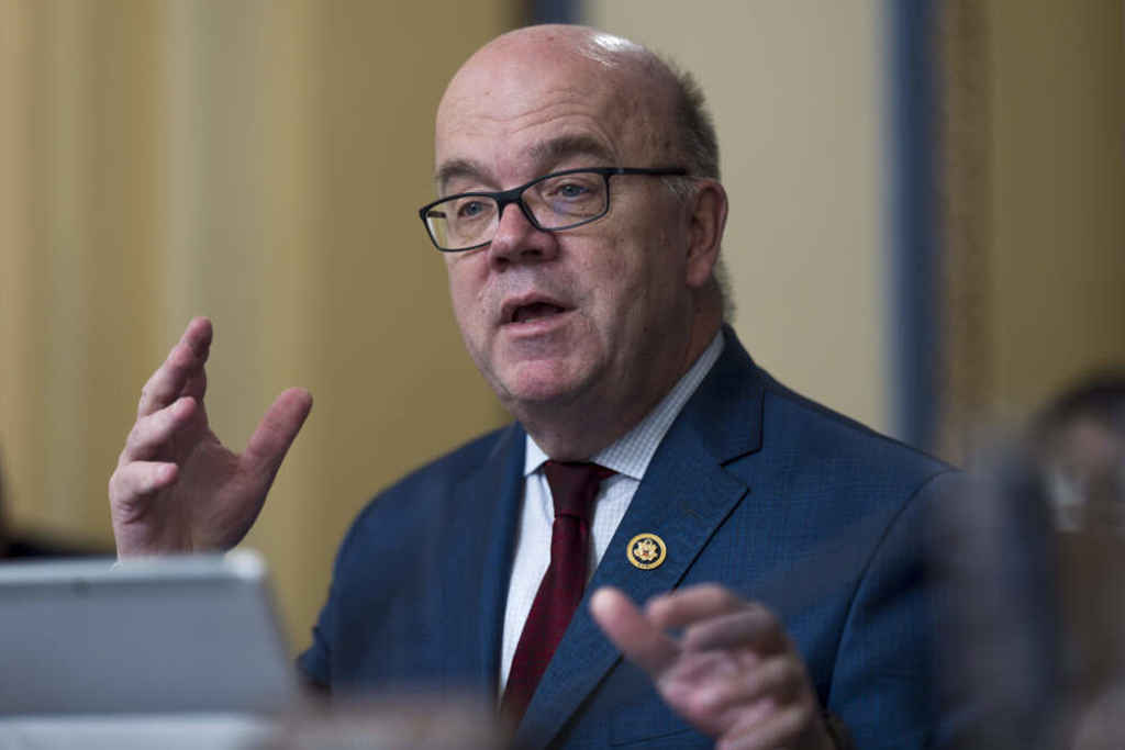 Jim McGovern critica la política de EE. UU. hacia Cuba como un legado fallido de la Guerra Fría