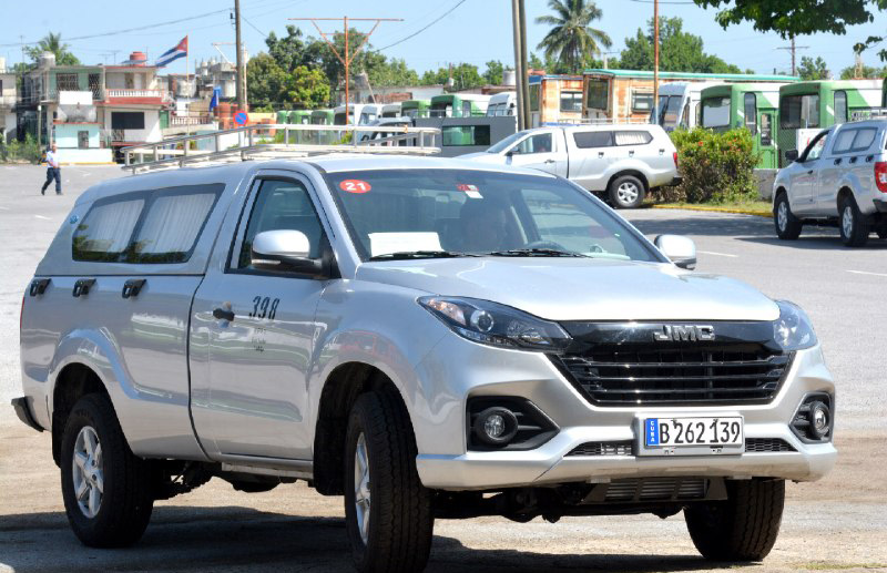 Pinar del Río recibe siete nuevos carros fúnebres mientras el pueblo enfrenta crisis de servicios básicos