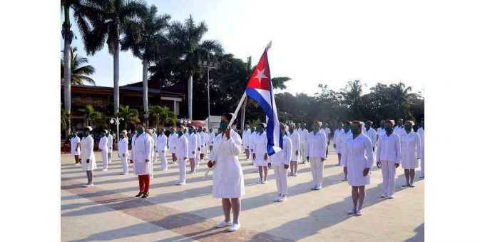 Elogios oficiales no resuelven crisis de enfermería en Cuba