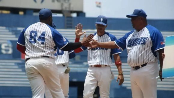 Industriales pierde 5-7 ante Holguín, pero clasifica a semifinales de la IV Liga Élite de Béisbol Cubano