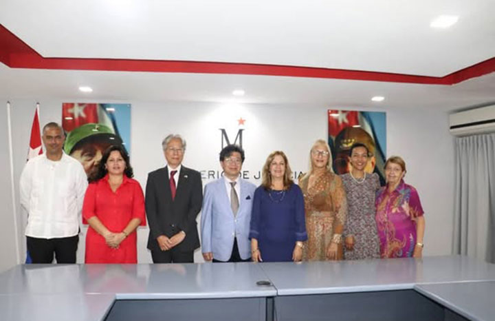 Fundación japonesa busca acercamiento con el régimen cubano: reunión con ministra de Justicia
